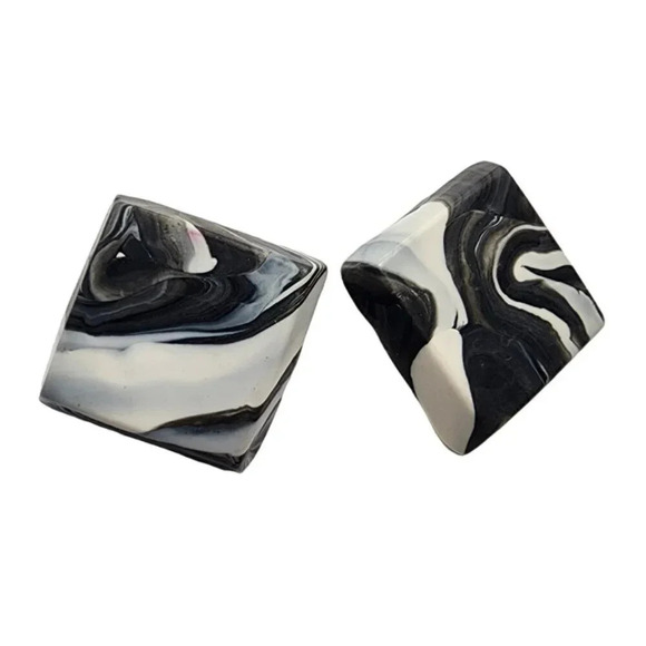 Vintage Stone Style Square Stud Earrings White Black - Picture 1 of 2
